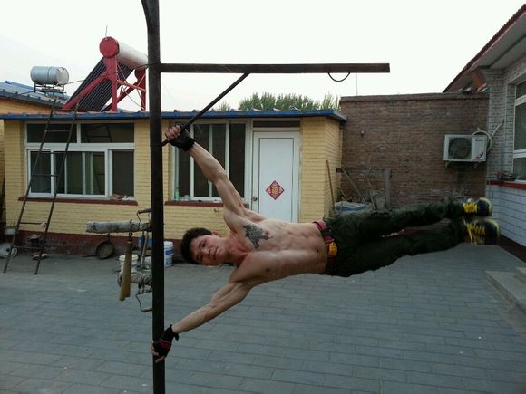 囚徒健身实践者